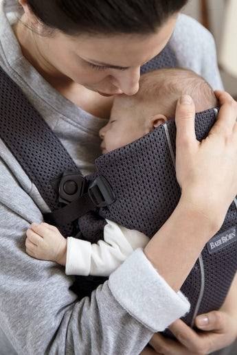 BABYBJORN MINI 3D Mesh - nosidełko, Ciemny Niebieski BABYBJORN MINI 3D Mesh - nosidełko, Ciemny Niebieski
