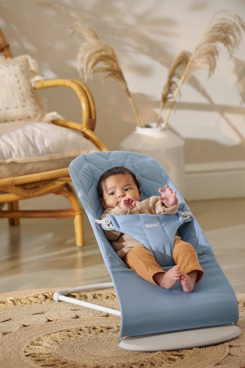 BABYBJORN - leżaczek BLISS Woven, Petal Quilt, Niebieski BABYBJORN - leżaczek BLISS Woven, Petal Quilt, Niebieski