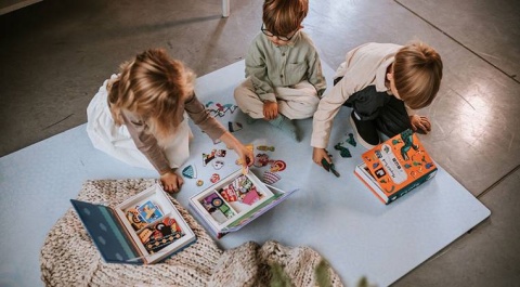 Janod Magnetyczna układanka Dinozaury Magnetibook