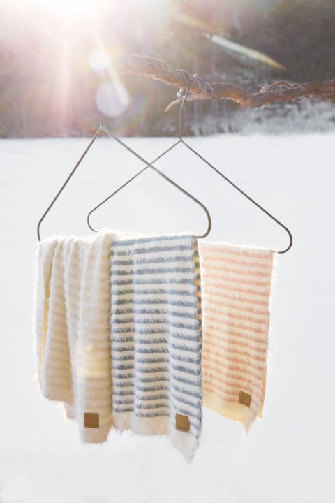 Elodie Details - Kocyk Furry Knit - Berry Blue