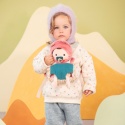 Lilliputiens Lalka dzidziuś w nosidełku i z czapeczką Jeanne 18 m+