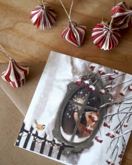 MIŚ W OKNIE - KARTKA ŚWIĄTECZNA HI LITTLE