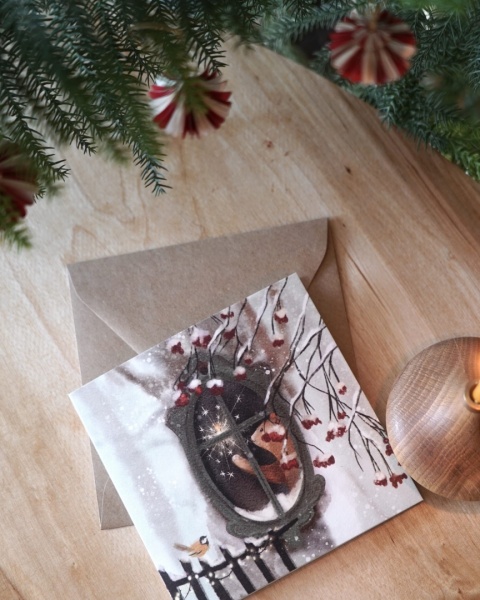 MIŚ W OKNIE - KARTKA ŚWIĄTECZNA HI LITTLE