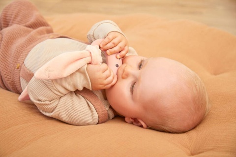 Kaloo Zestaw prezentowy 3 w 1 Królik (komforter + gryzak + buciki) brzoskwiniowy Lapinoo