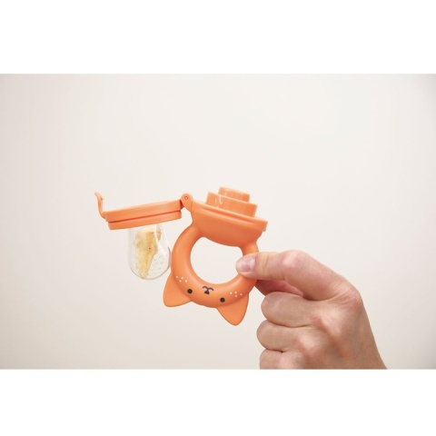 Kaloo Zestaw prezentowy Gryzak smoczek do owoców + śliniak Wiewiórka Grignoti