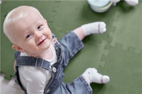 Baby Dan - mata piankowa do zabawy, soft green