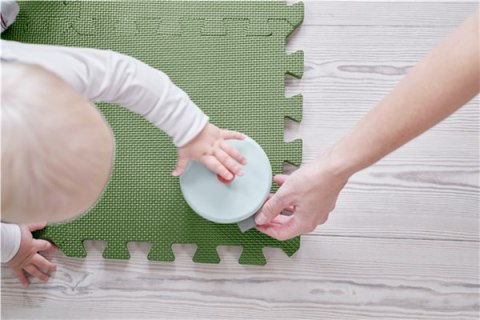 Baby Dan - mata piankowa do zabawy, soft green