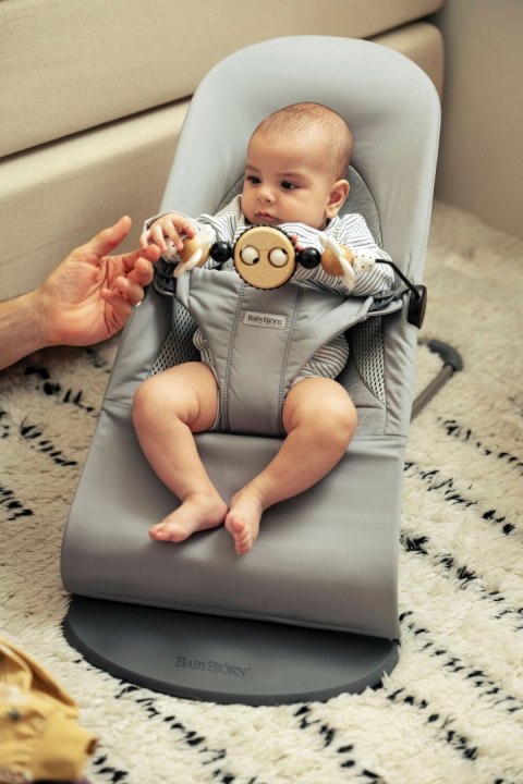 BABYBJORN - leżaczek BALANCE SOFT WOVEN/JERSEY Tri Fabric, Ciemny Szary + zabawka do leżaczka - Googly Eyes