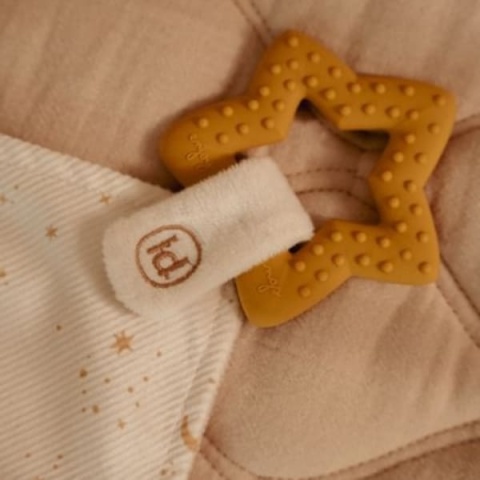 Little Dutch Przytulaczek z zawieszką do smoczka i gryzakiem Newborn Naturals