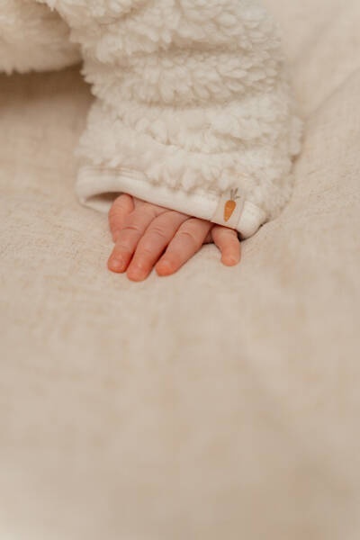Little Dutch Zapinana bluza z kapturem Teddy - Baby Bunny Off-White 74