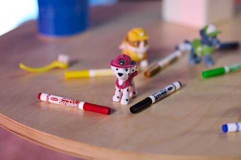 Crayola Figurki do malowania i mycia - zwierzątka 5 szt., flamastry zmywalne 8 szt., szczoteczka, wanna -Washimals Psi Patrol 3+