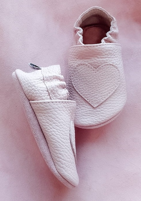 Kapcie dziecięce Barefoot SOFT z zamszową podeszwą SERCE lila kamelia