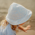 Little Dutch Dwustronny kapelusz przeciwsłoneczny Daisies Blue rozmiar 6/12 lub 12/18 miesięcy
