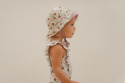 Little Dutch Dwustronny kapelusz przeciwsłoneczny Vintage Little Flowers rozmiar 6/12 lub 12/18 miesięcy