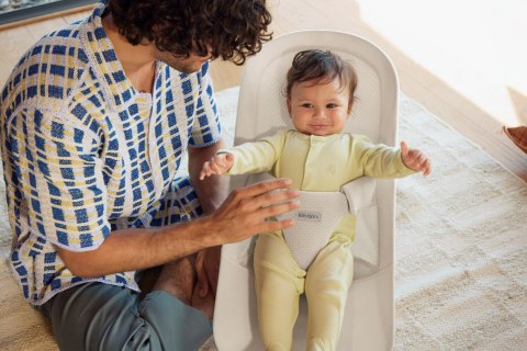 BABYBJORN - leżaczek BEGIN MESH, kremowy