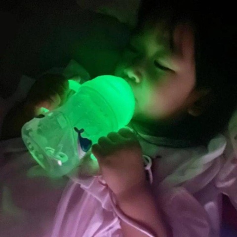 Bidon ze słomką dla dziecka, butelka na wodę 240 ml, Glow in the dark, b.box