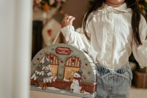 Little Dutch Kalendarz adwentowy w walizeczce FSC X-MAS
